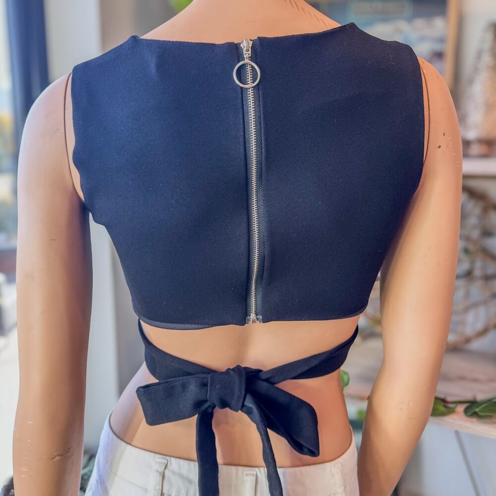ChicWish, Bowknot Crop Top in Black, Full Zip Back, Sleeveless, Women’s Small